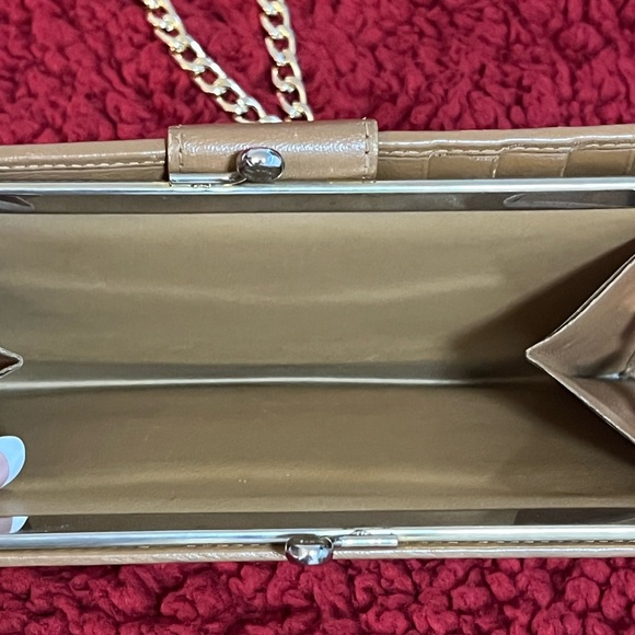 CELINE AUTHENTIC LEATHER LONG BIFOLD WALLET WITH KISS LOCK AND CHAIN. EUC. - Picture 12 of 12